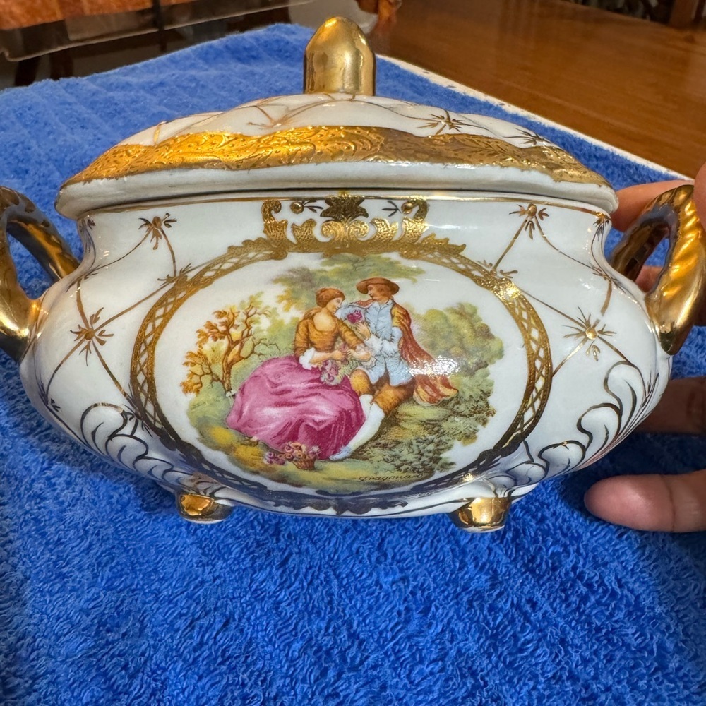 Limoges Gold and White Porcelain Tureen‎